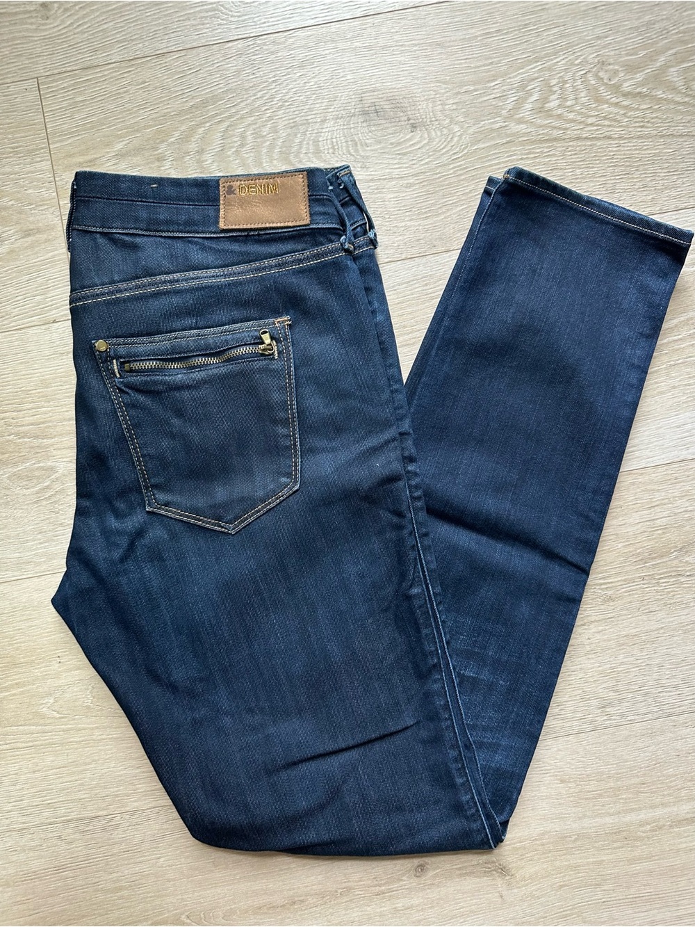 Women's Dark Blue Skinny Jeans with Zip Pocket